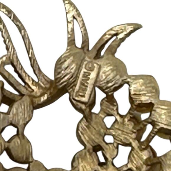 Trifari Vintage Wreath Pearls Gold tone Rhinestones Brooch - Picture 3 of 12